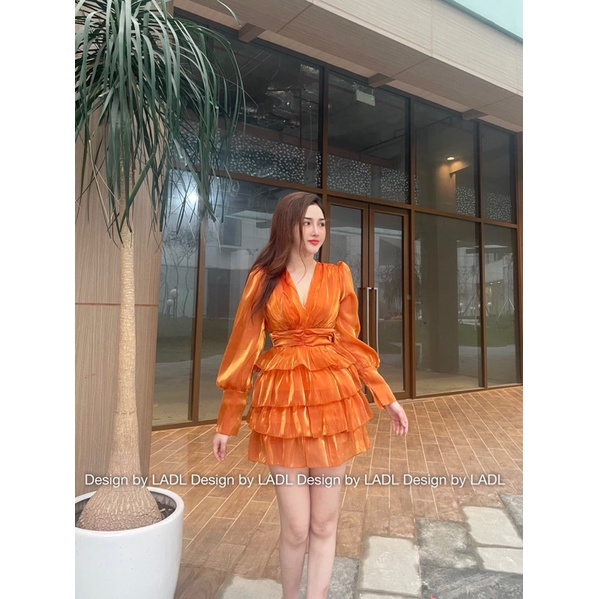 Đầm dáng xoè tầng voan tơ cổ V chiết eo