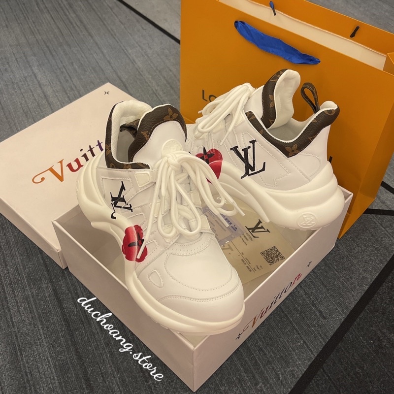 GIÀY L.V TRẮNG NÂU ,TRÁI DÂU CAO CẤP 1:1