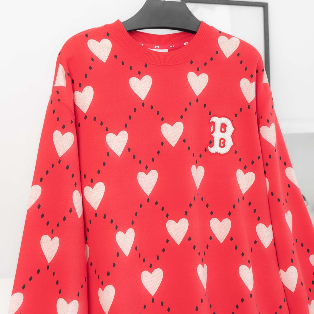 Áo nỉ M/L/B họa tiết monogram hình trái tim dành cho các cặp đôi và cả FA