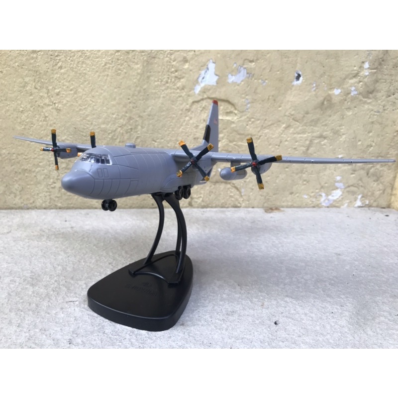 Mô hình lắp ráp Máy bay C-130 1:144