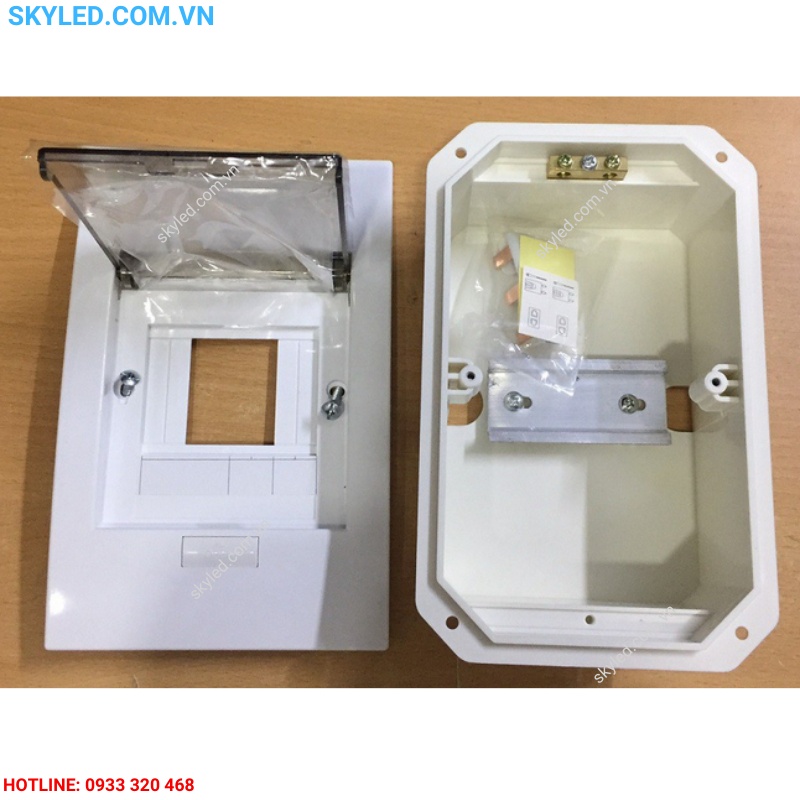 Tủ điện âm tường NDP104P 2-4 đường,  mặt nhựa đế nhựa Nanoco