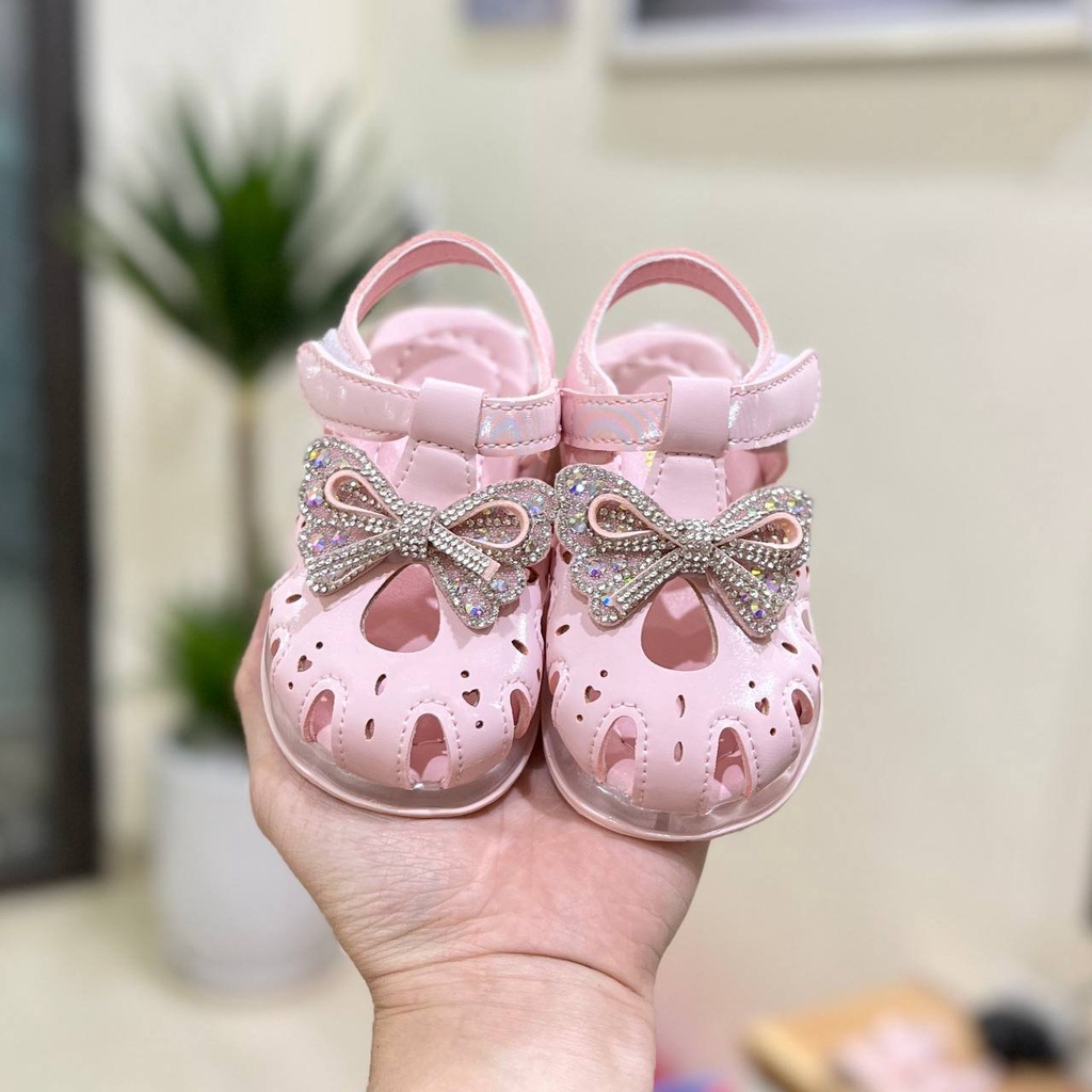 Sandal Tập Đi Cho Bé Gái 0-4 Tuổi Hoạ Tiết Thời Trang Gắn Nơ Đế Chống Trơn Trượt Siêu Xinh