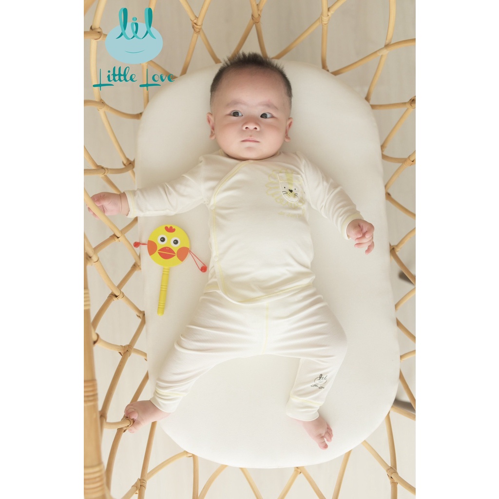 [Mã BMLT35] Bộ quần áo dài tay sơ sinh cài lệch 2023 tăm trắng viền cho bé từ 0-6m little love (LSSCL03)