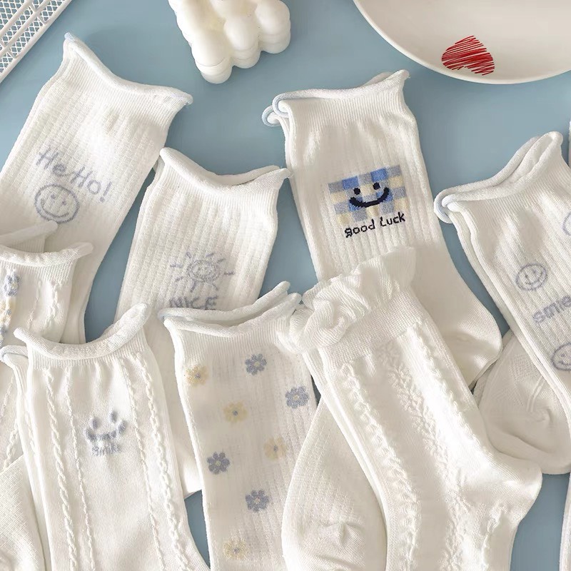 Tất nữ cao cổ màu trắng, cổ nhún, họa tiết xám nhẹ nhàng, phong cách hàn quốc, chất liệu cotton, thấm mồ hôi