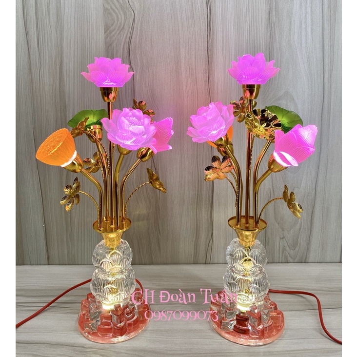 Đèn bình bông hoa sen luu ly đổi màu thân pha lê (một cặp)