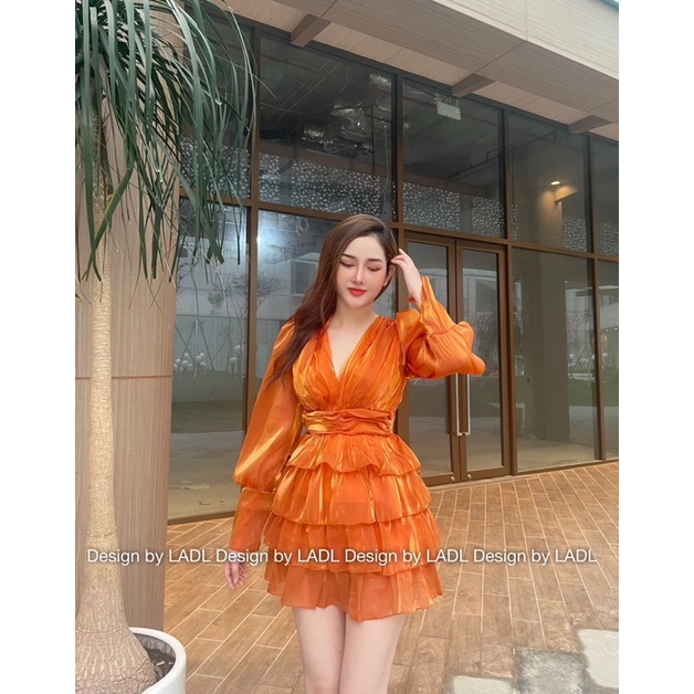 Đầm dáng xoè tầng voan tơ cổ V chiết eo