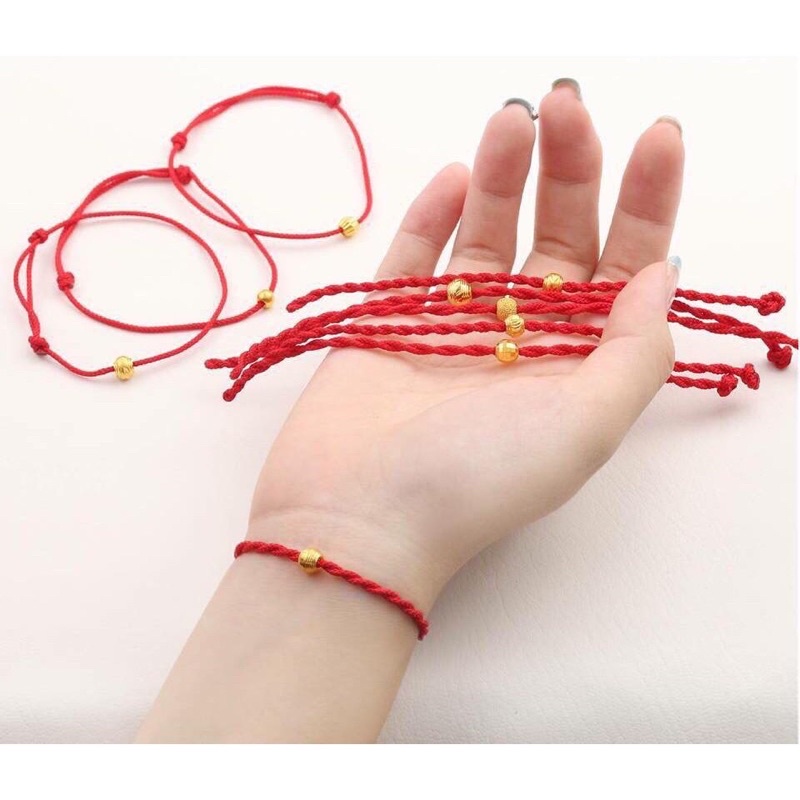 Vòng tay chỉ đỏ đính hạt vàng may mắn