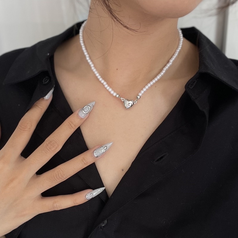 Vòng cổ hạt cườm ngọc khoá nam châm trái tim