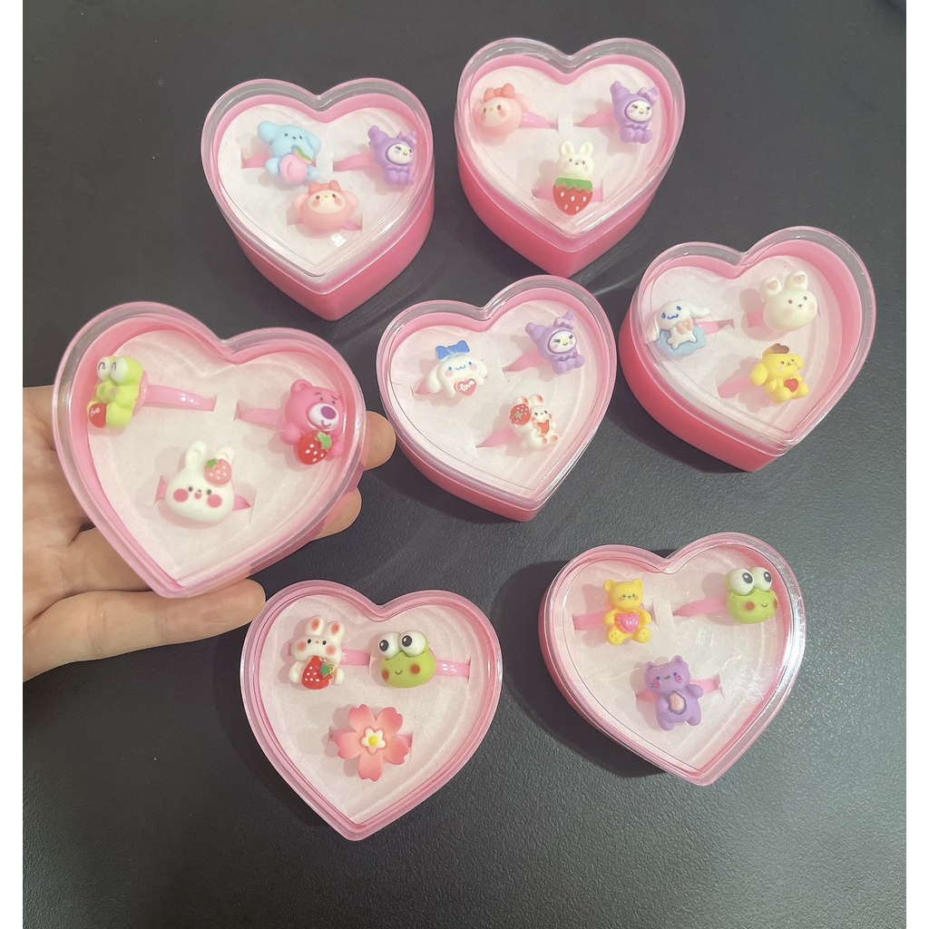Hộp 3 Nhẫn Nhựa Hoạt Hình Dễ Thương Trái Tim Quà Tặng Cho Bé Cute