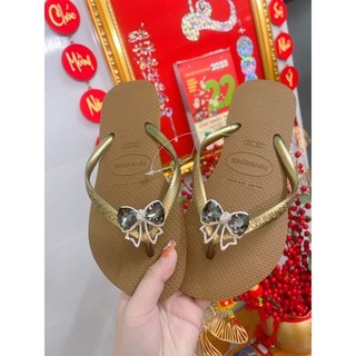 Dép havaianas màu kiwi kèm charm