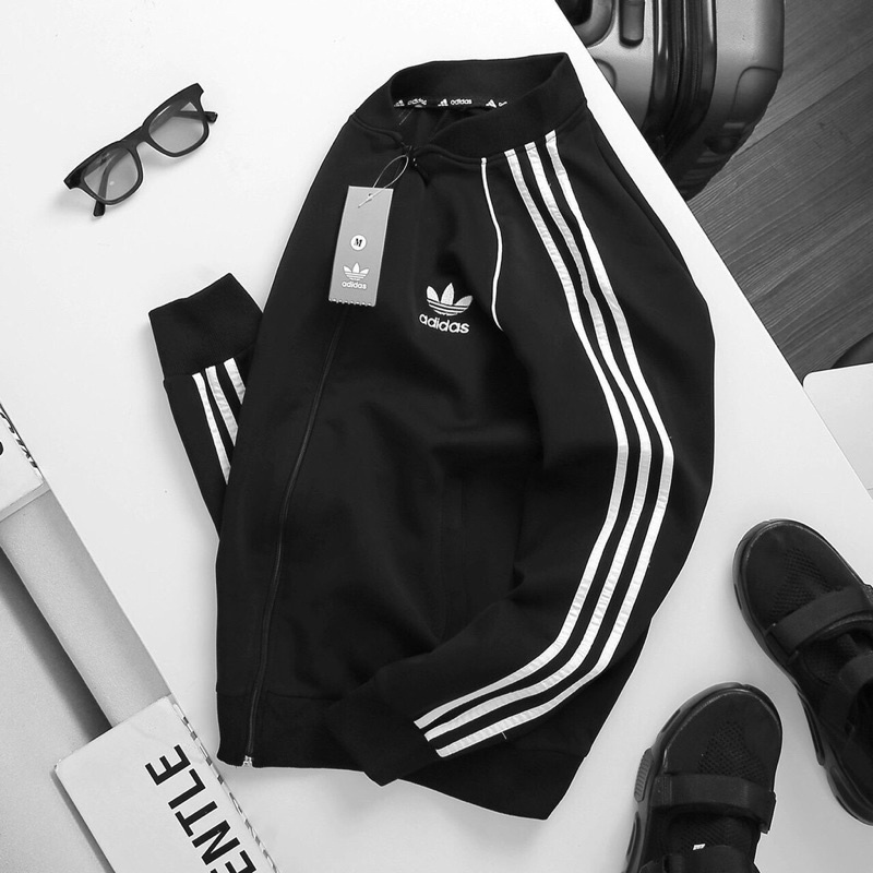 Áo khoác nỉ a di đát