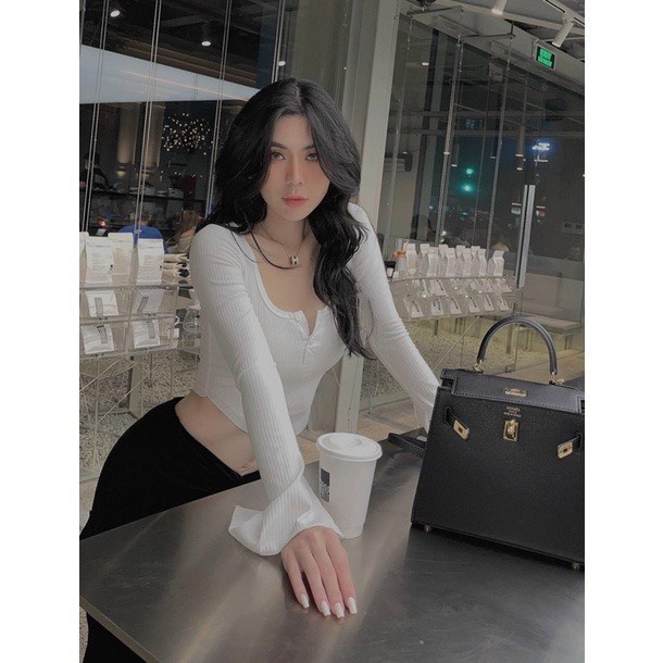 Áo kiểu vạt bầu tay dài loe xẻ cổ vuông cài nút xinh xinh , chất thun gân dày dặn mềm mát