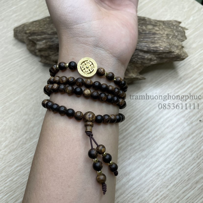 Vòng Trầm mix charm phong thuỷ và sang trọng mang lại tài lộc và may mắn cho người mang .