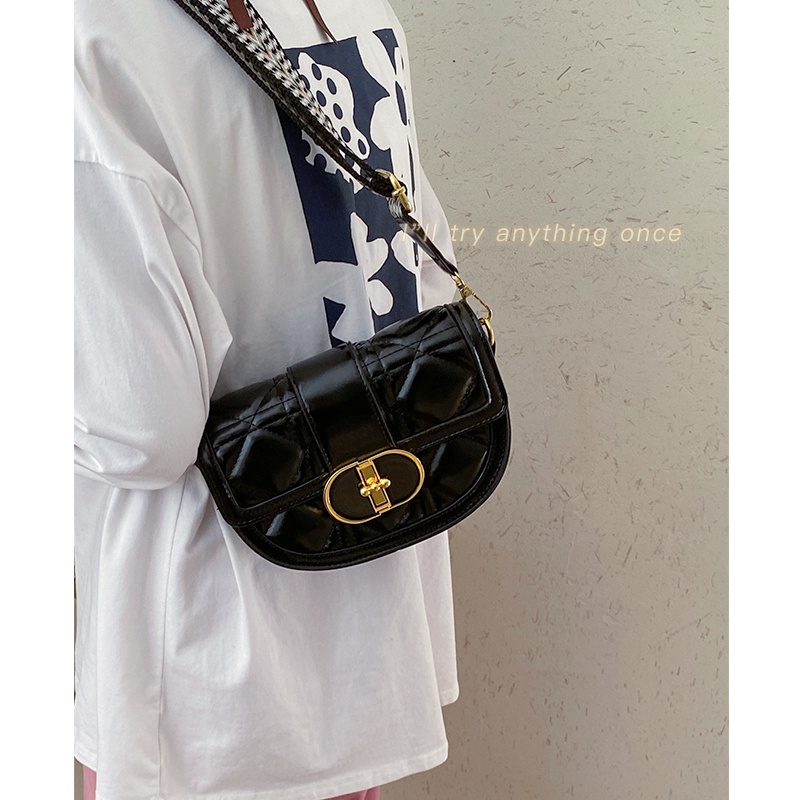 Túi xách nữ đeo chéo, kẹp nách quảng châu dây bản to dạng bầu AMEE BAGS