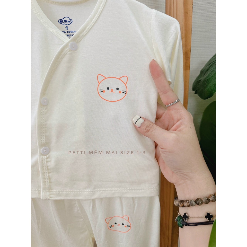 Bộ sơ sinh  dài tay Pettit nền trắng cúc cài lệch phong cách Hàn 2023