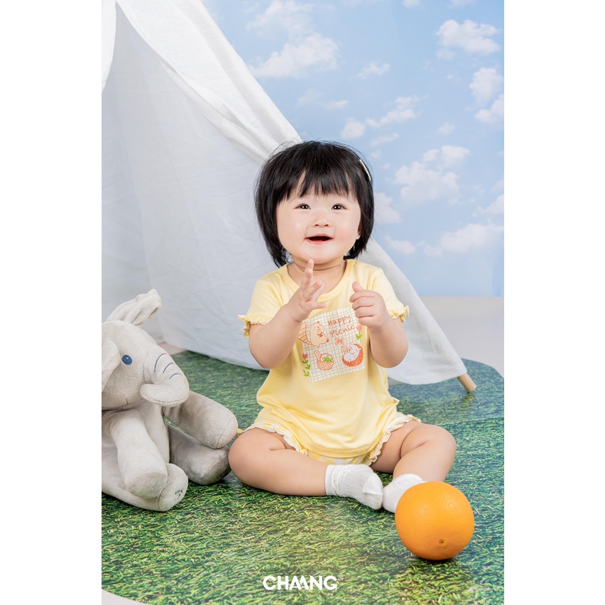 [CHÍNH HÃNG] Bộ cộc tay quần đùi cúc vai phối bèo tay bé gái họa tiết Spring Chaang