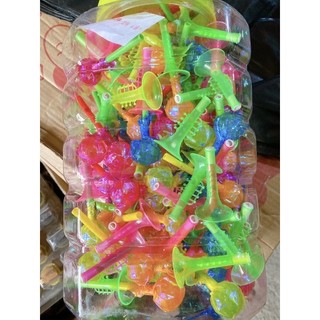 Hộp 100 chiếc kẹo mút kèm kèn