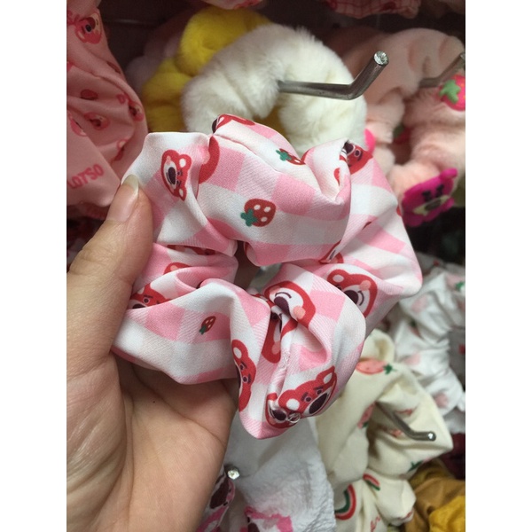 Scrunchies gấu dâu / dâu