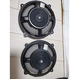 Loa Sub Bose cánh trước Mazda