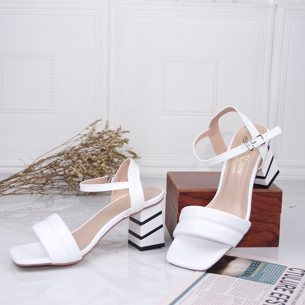 Giày sandal nữ cao gót vuông phối chỉ màu 8p quai bản phồng
