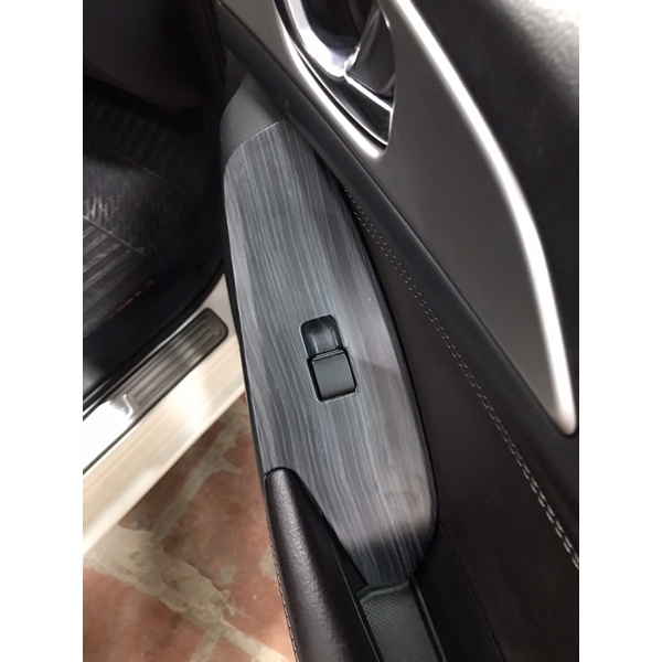 Ốp bảng lên xuống kính, bảng hộp số Mazda 3 bản fl cuối 2017-2019