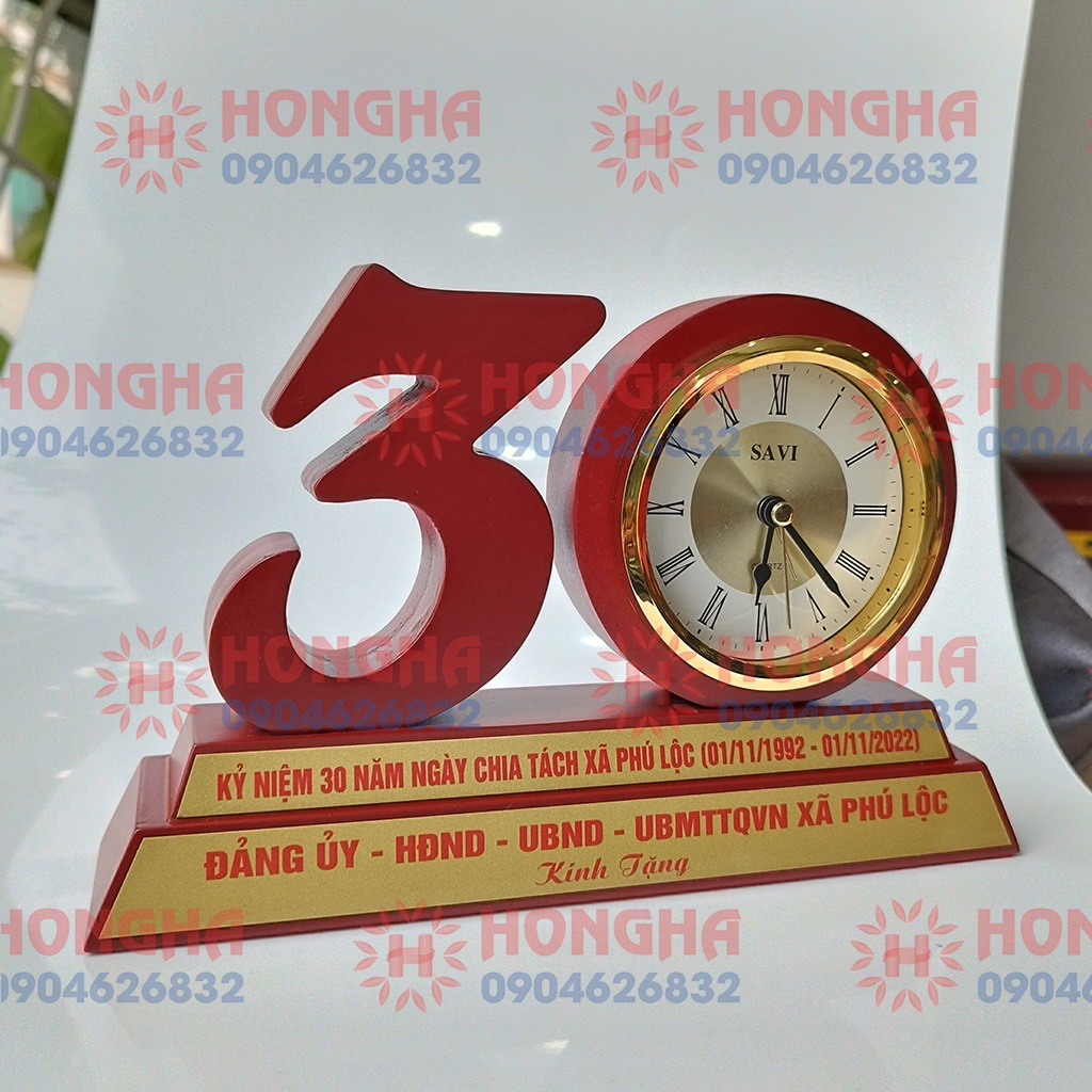 Đồng hồ để bàn gỗ số 30 làm quà lưu niệm họp lớp, kỷ niệm năm thành lập