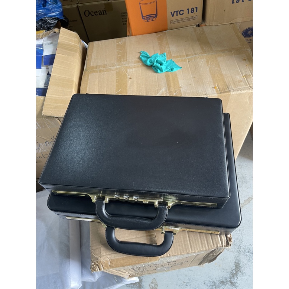 Cặp da khóa số an toàn