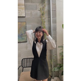 Set yếm kèm áo sơ mi phong cách Hàn Quốc