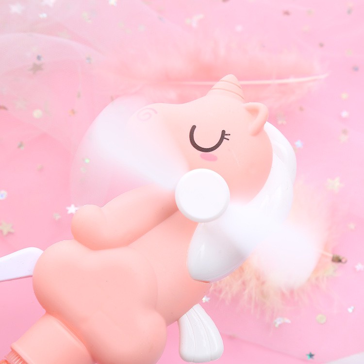 Cây thổi bong bóng xà phòng kèm quạt tay hình con ngựa dễ thương TBB1