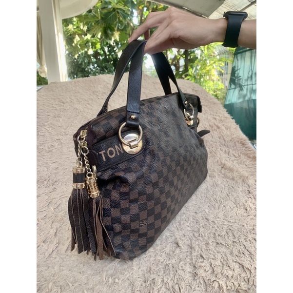 Túi chuẩn si. Túi qua sử dụng. Khách vui lòng xem hình nếu muốn biết thêm thông tin sản phẩm mời khách vô chat . Thanks.