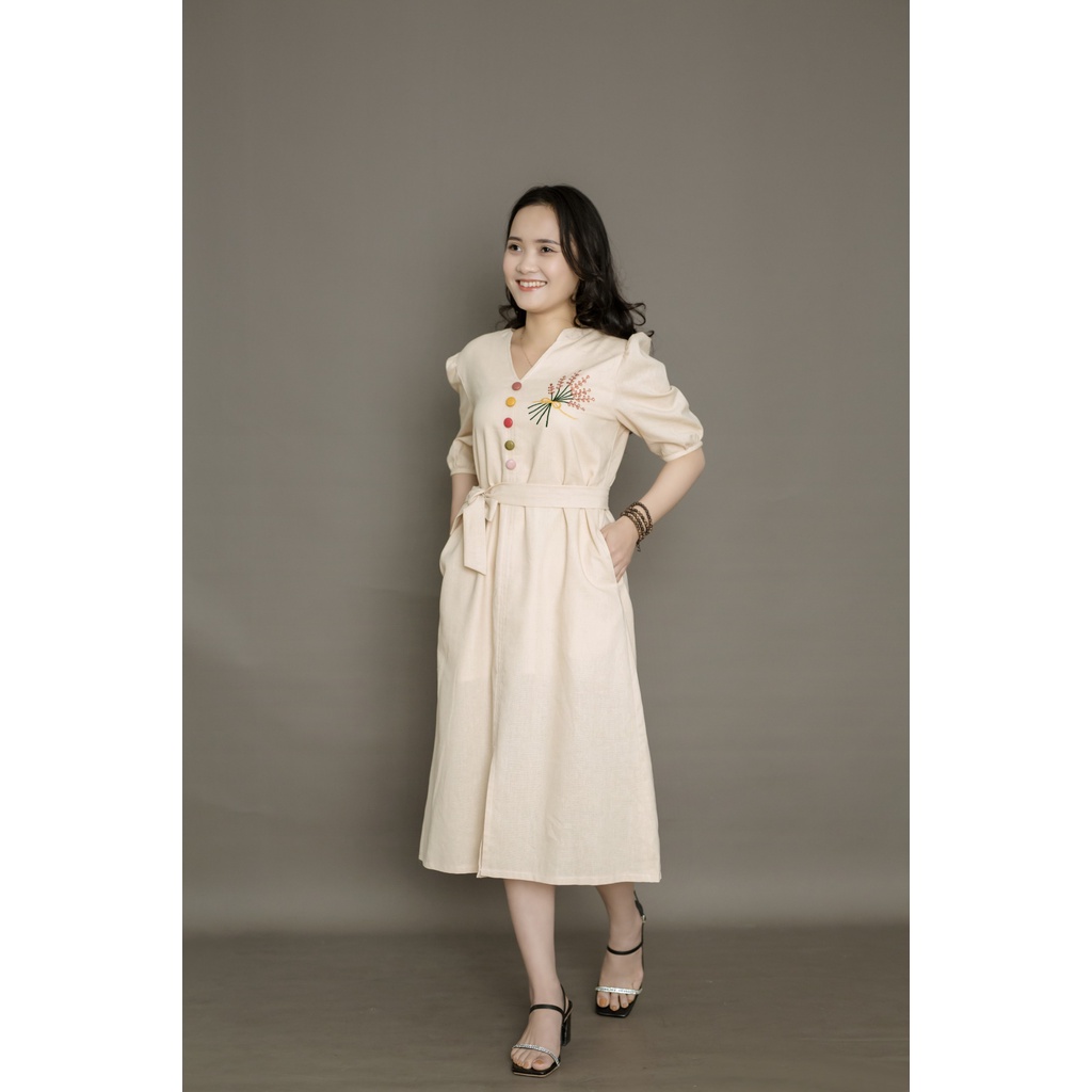 Đầm Linen thiết kế thêu hoa