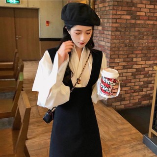 Váy set đen: áo sơ mi trắng tay dài, yếm 2 dây bản to thân a dài