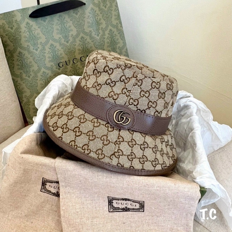 Nón vành tròn cho các bạn nữ