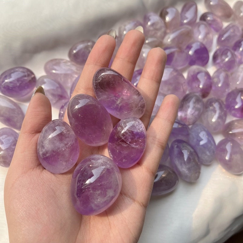 Viên đá màu tím trong amethyst chất lượng cao dùng trong thanh tẩy, thiền định - Tarotbygenie