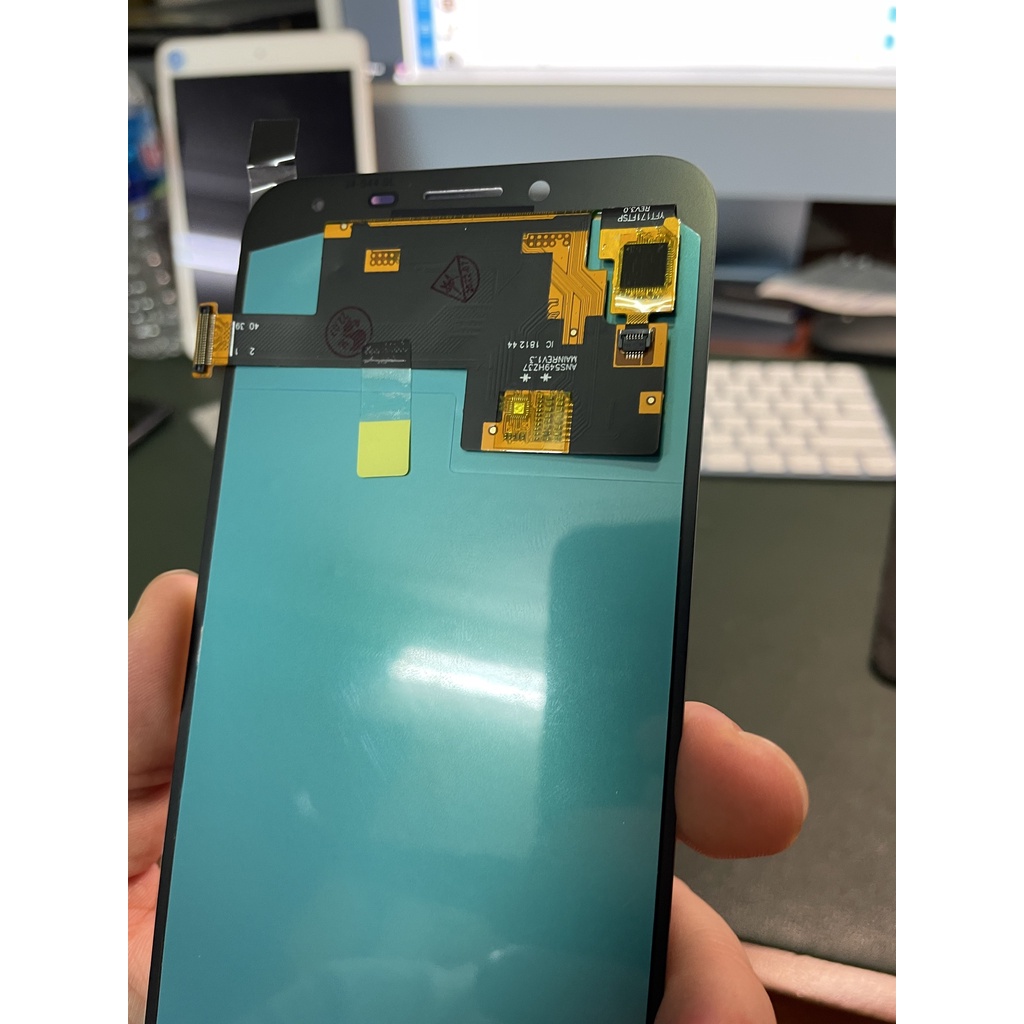 Màn hình samsung j4 2018/j400 tặng bộ sửa và keo dán b7000.