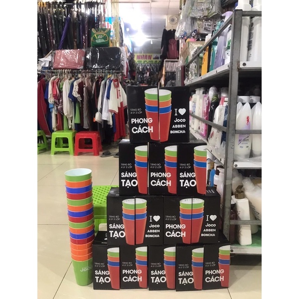 Hộp 4 ly nhựa 4 màu