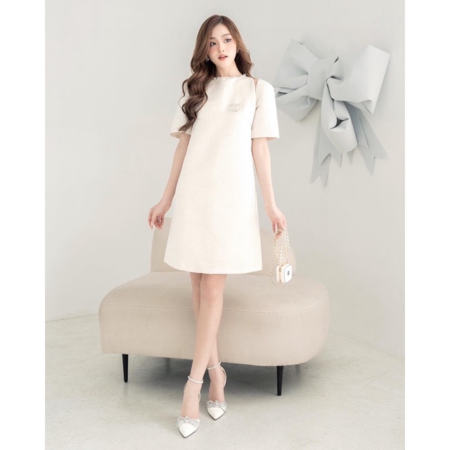 𝐋𝐢𝐛𝐫𝐞 𝐃𝐫𝐞𝐬𝐬 - váy suông thiết kế ánh nhũ cổ đính đá