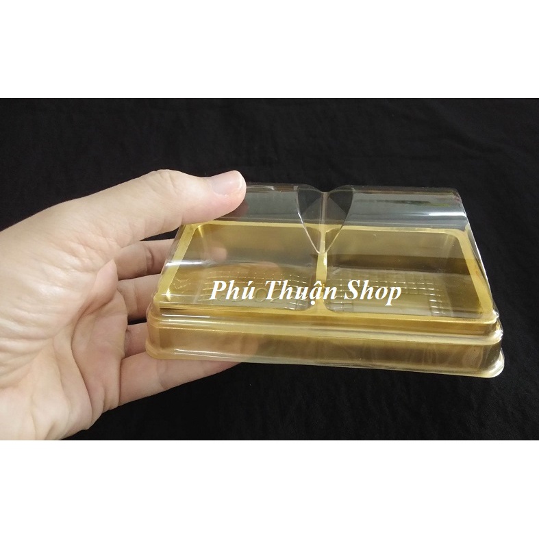 100 Hộp Nhựa Đựng Bánh 2 Ngăn Đế Vàng, kích thước mỗi ngăn 5.5 cm x cao 5.5 cm