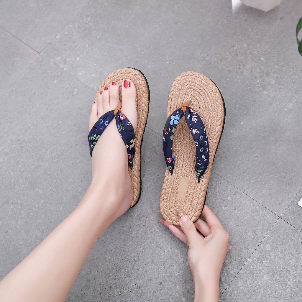 Dép Xỏ Ngón Giả Cói Họa Tiết Hoa Lá
