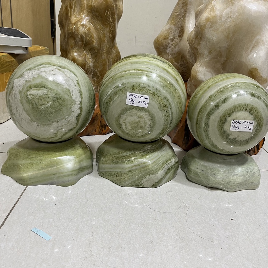 Quả cầu phong thủy xanh Ngọc lá đường kính 19cm nặng 14 kg cho người mệnh Hỏa và Mộc