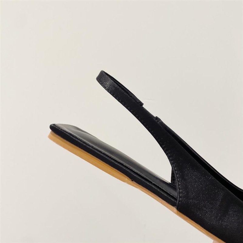 Giày bệt hoa hồng