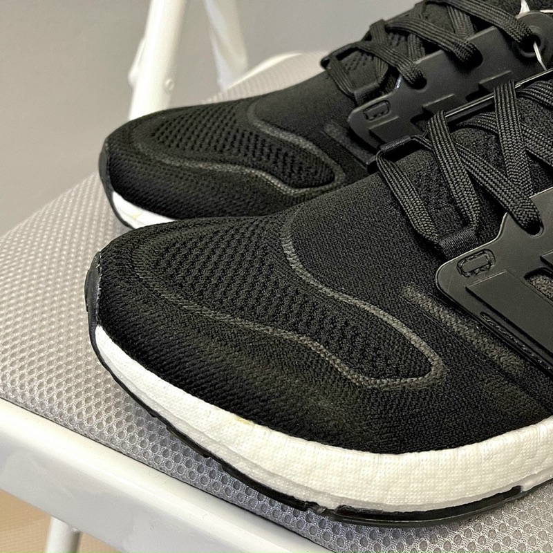 Giày ultraboots 22 black DG8866