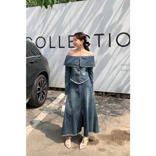 Váy set jeans xanh: áo trễ vai tay dài dọc cúc đồng, chân váy a dài xẻ giữa