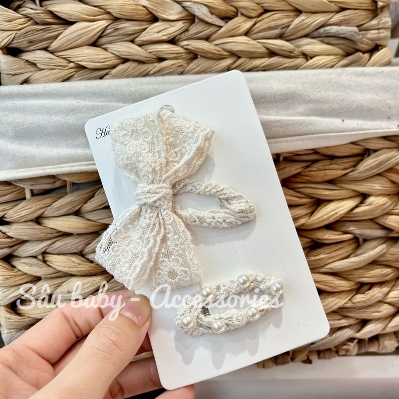 Sét hai chiếc kẹp ren đính hạt trai Hàn Quốc cho bé