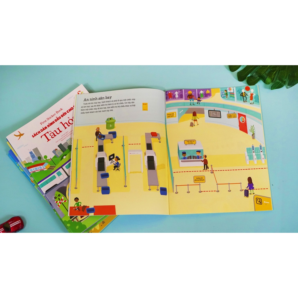 Sách - First sticker book - Dán hình đầu đời cho bé từ 3 - 8 tuổi với hơn 200 miếng dán ngộ nghĩnh - Đinh Tị Books