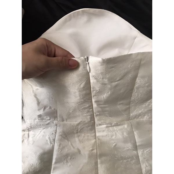 Váy gấm đi tiệc trắng Oia Studio