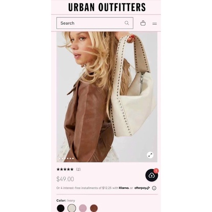 Túi Urban Outfitters kẹp nách trendy