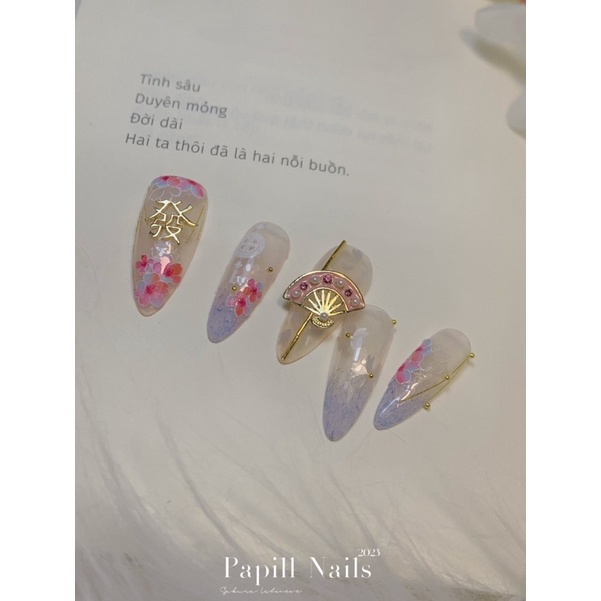 Nailbox thiết kế có sẵn, nailbox sticker hoa anh đào, nailbox đính charm quạt hồng đáng yêu, bi vàng đính chữ Trung Hoa