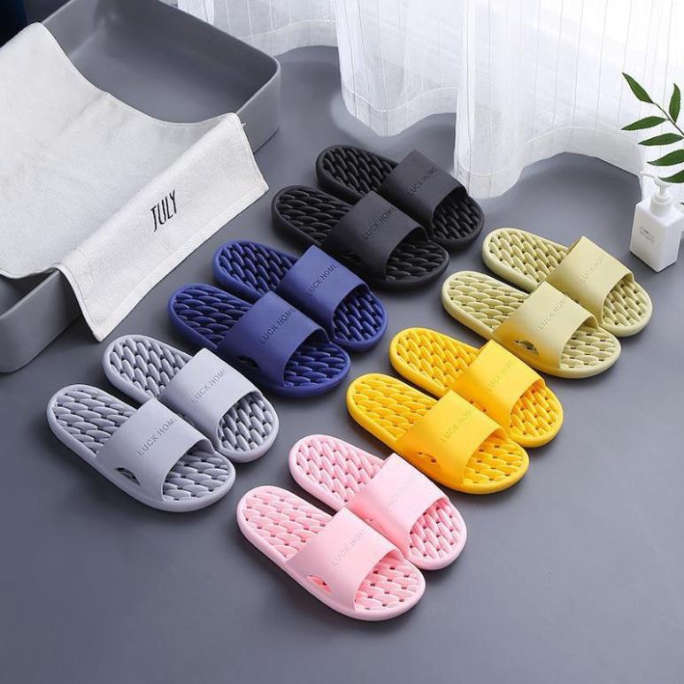 Dép mang trong nhà Lucky Home có lỗ thoáng khí massage chân chống trơn trượt