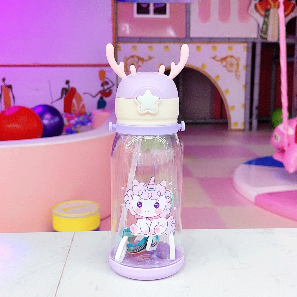 Bình nước sừng hươu nhựa PP có ống hút, dây đeo hoạt hình dễ thương dung tích 600ml